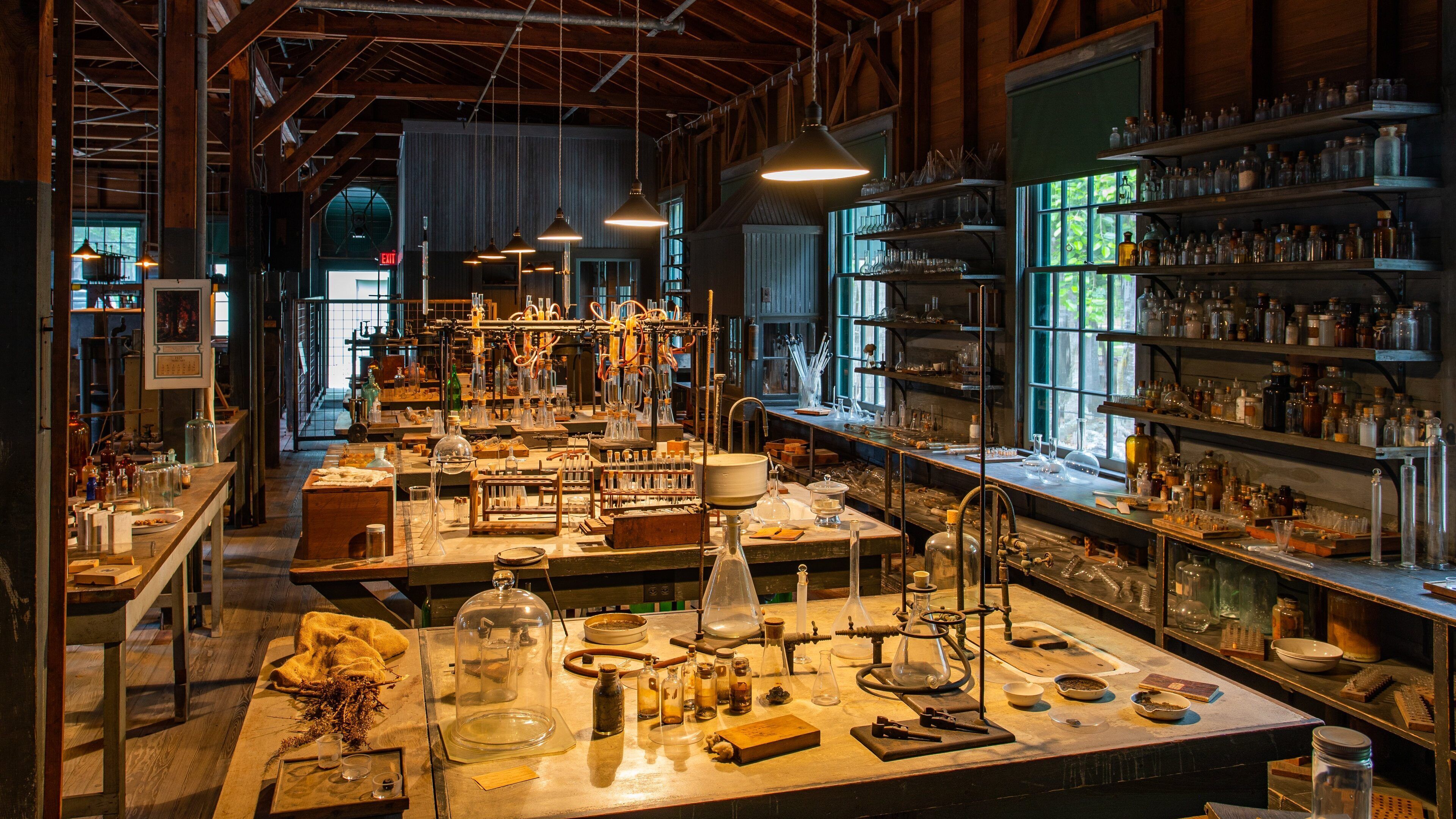 Edison and Ford Winter Estates featuring heritage elements and interior views