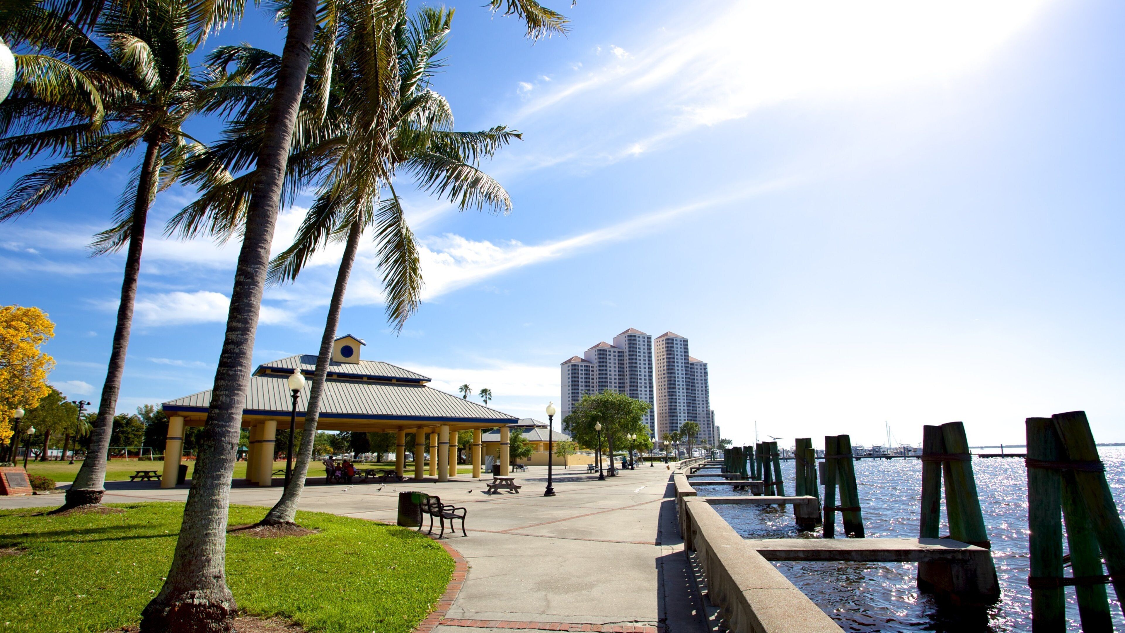 Centennial Park johon kuuluu puisto ja trooppiset näkymät
