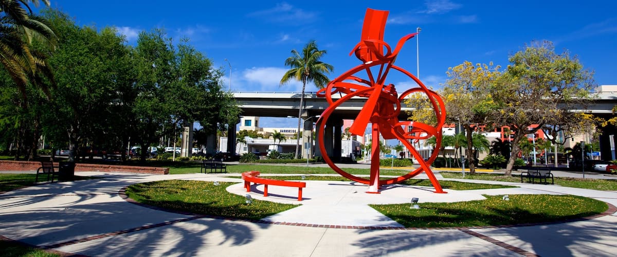 Centennial Park showing outdoor art, a square or plaza and a park