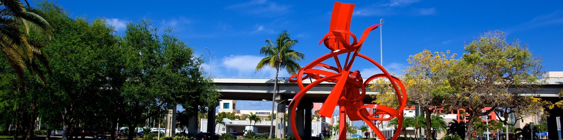 Centennial Park que incluye arte al aire libre, jardín y una plaza