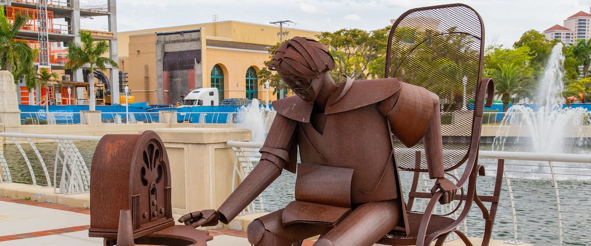 Centennial Park showing outdoor art