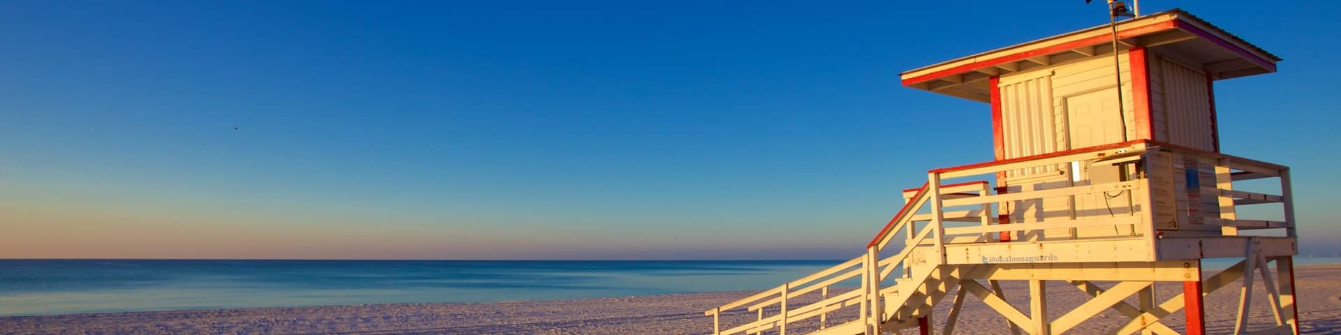 Okaloosa Island ofreciendo una playa de arena