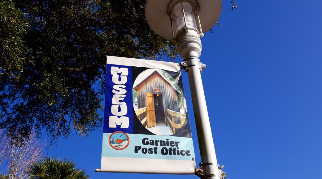 Bảo tàng Di chỉ Khảo cổ Gò Đền Người Da đỏ cho thấy biển hiệu