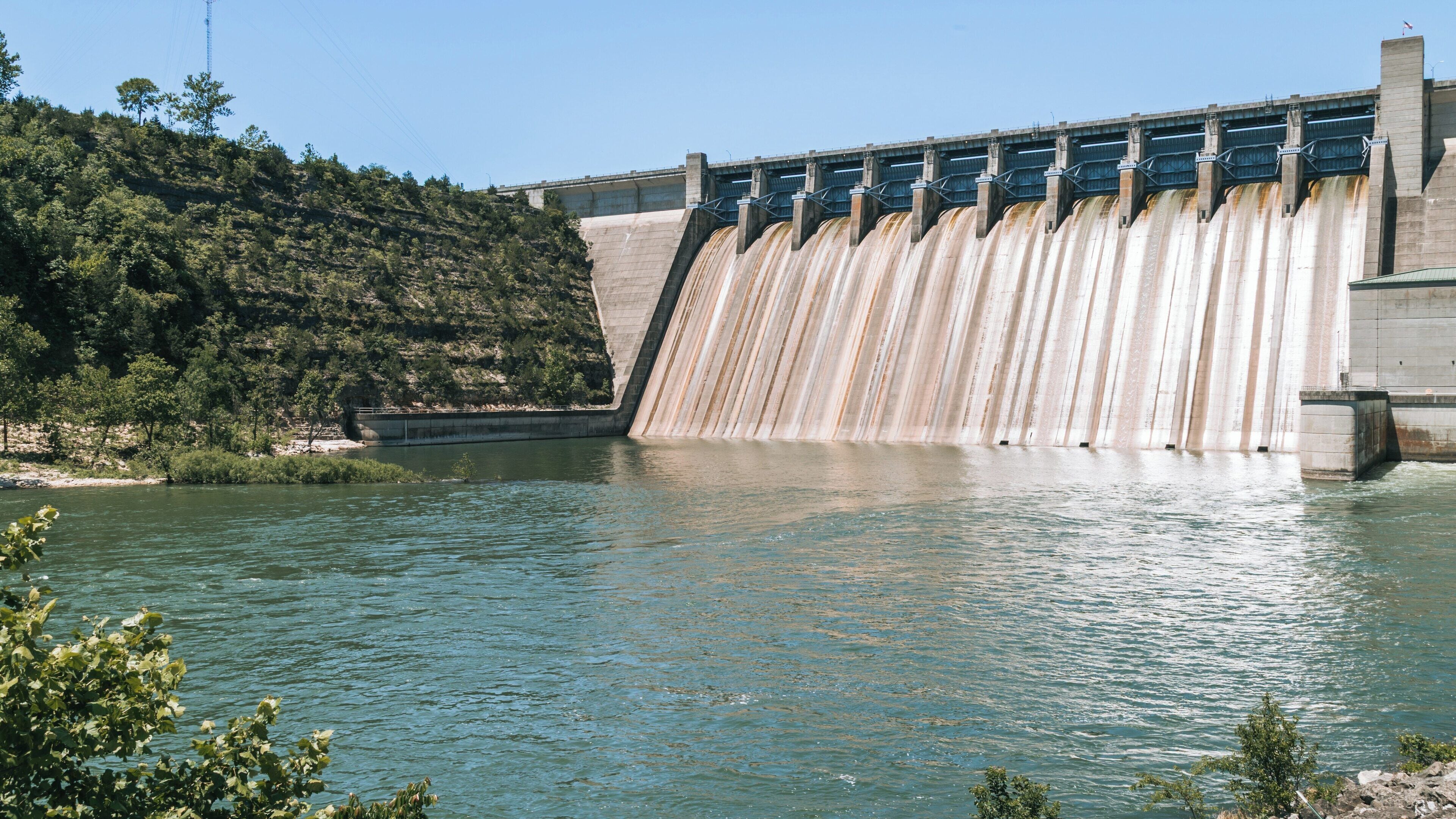 Table Rock Dam showcases stunning engineering and natural beauty in Branson, Missouri near the crystal-clear waters of Table Rock Lake