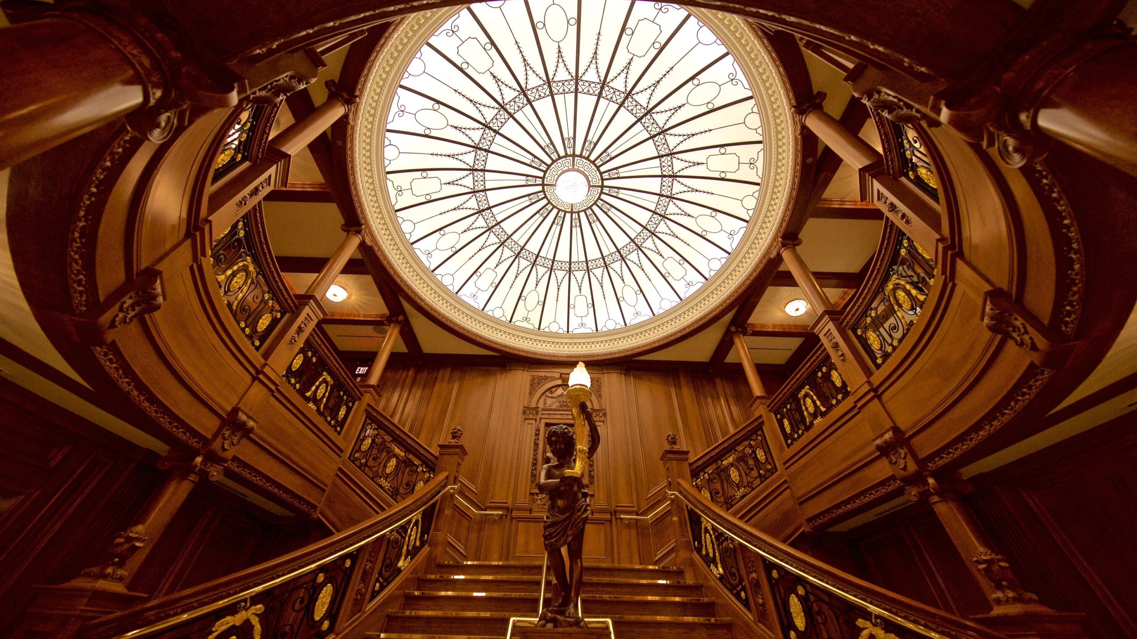 Titanic Museum toont historisch erfgoed, interieur en een standbeeld of beeldhouwwerk