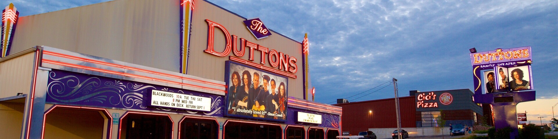 Dutton Family Theater mostrando señalización