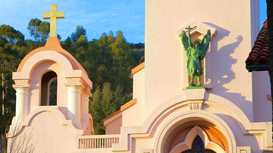 Misión de San Rafael Arcángel que incluye patrimonio de arquitectura, una iglesia o catedral y aspectos religiosos