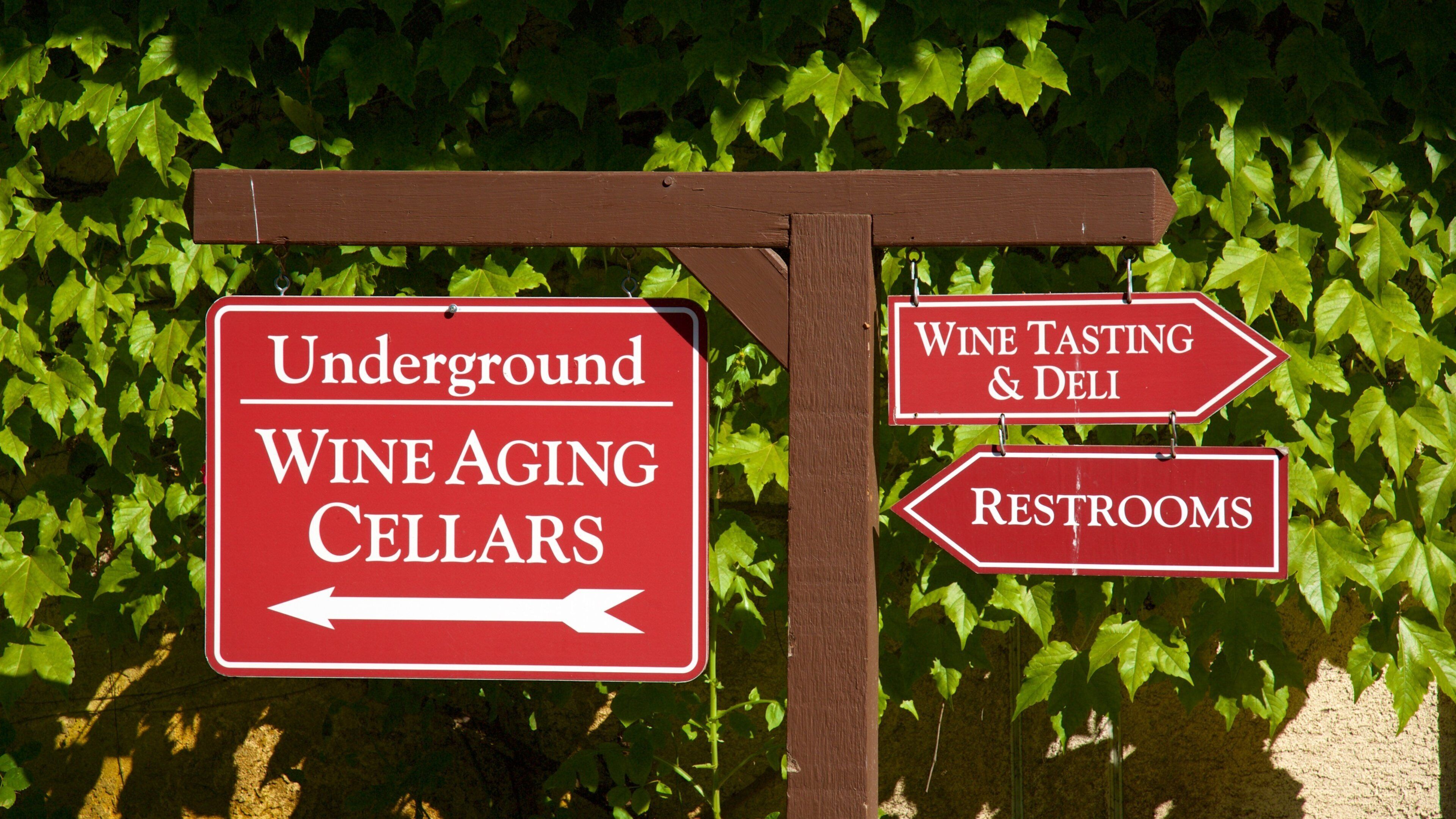 V. Sattui酒莊 呈现出 指示牌