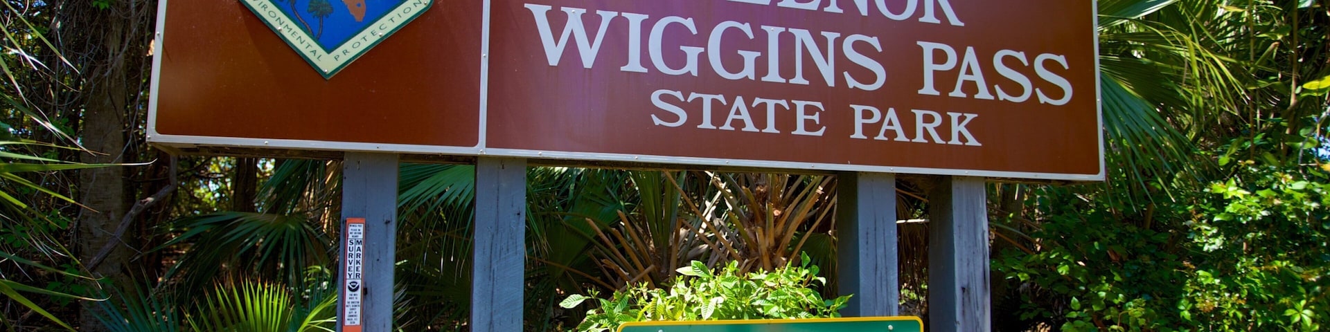 Delnor-Wiggins Pass State Park mostrando sinalização