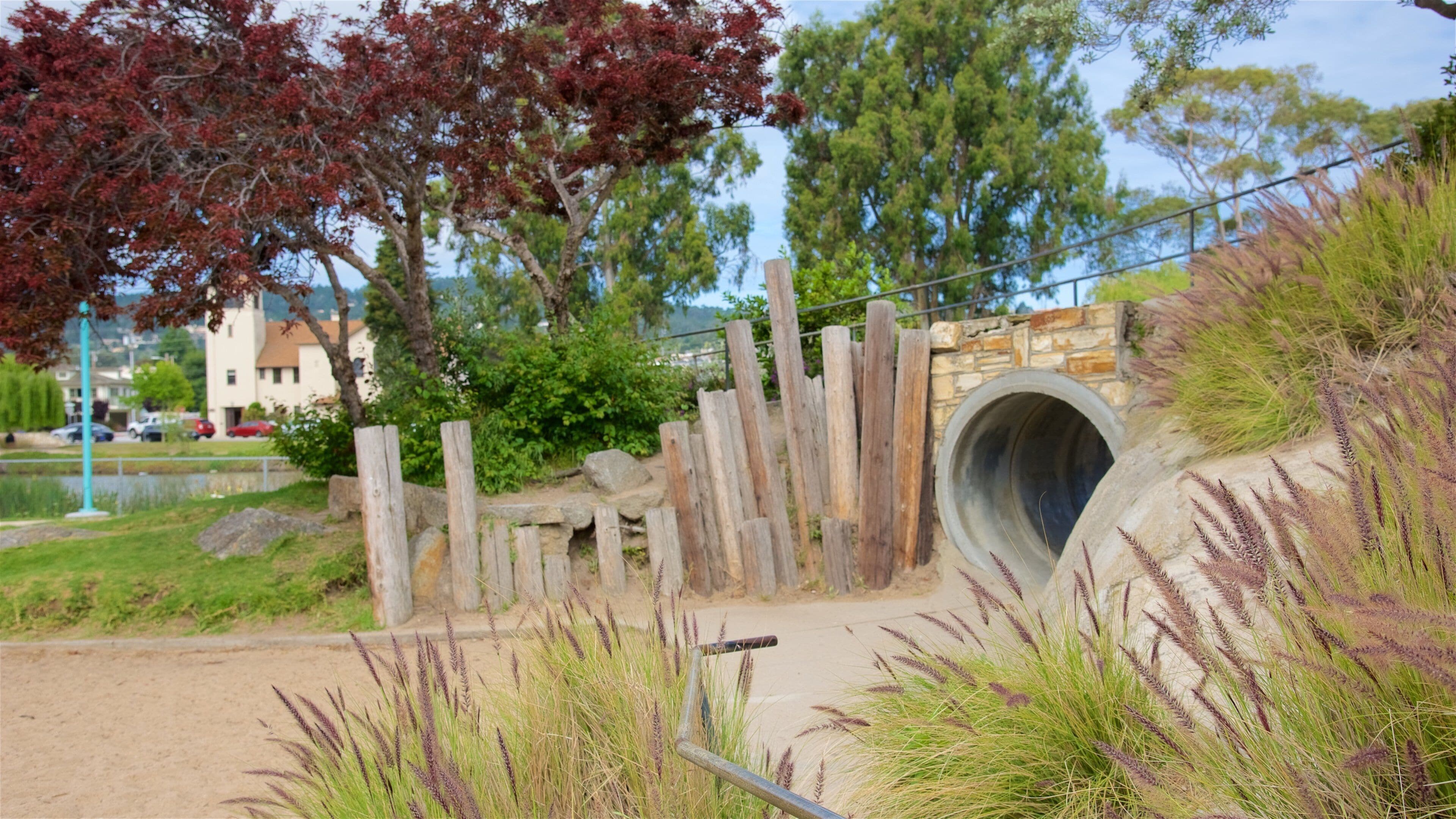 Dennis the Menace Park featuring a garden