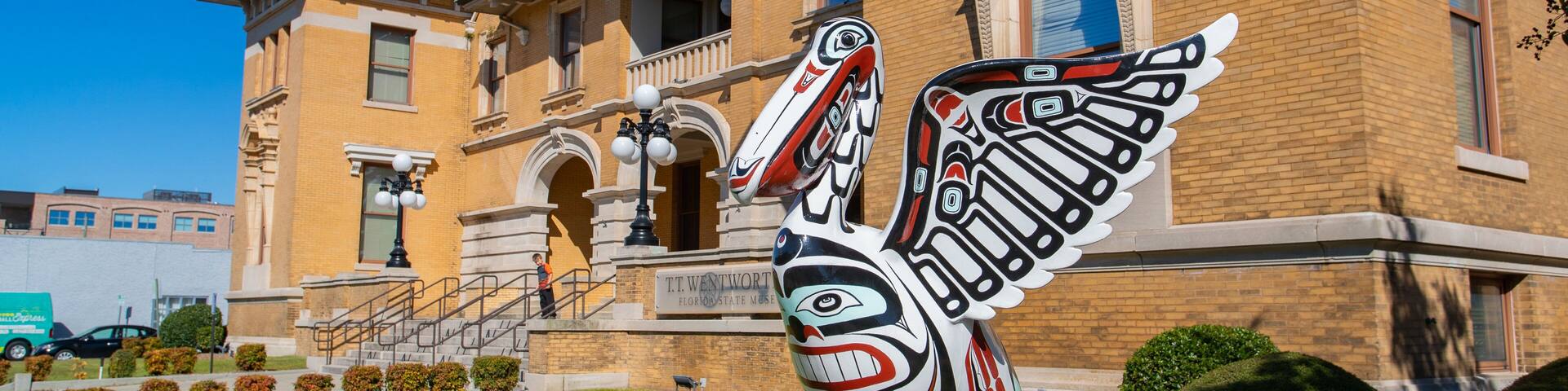 Downtown showing heritage elements and outdoor art