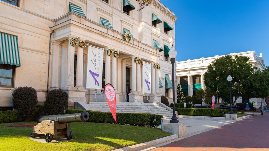 Downtown showing heritage elements and heritage architecture