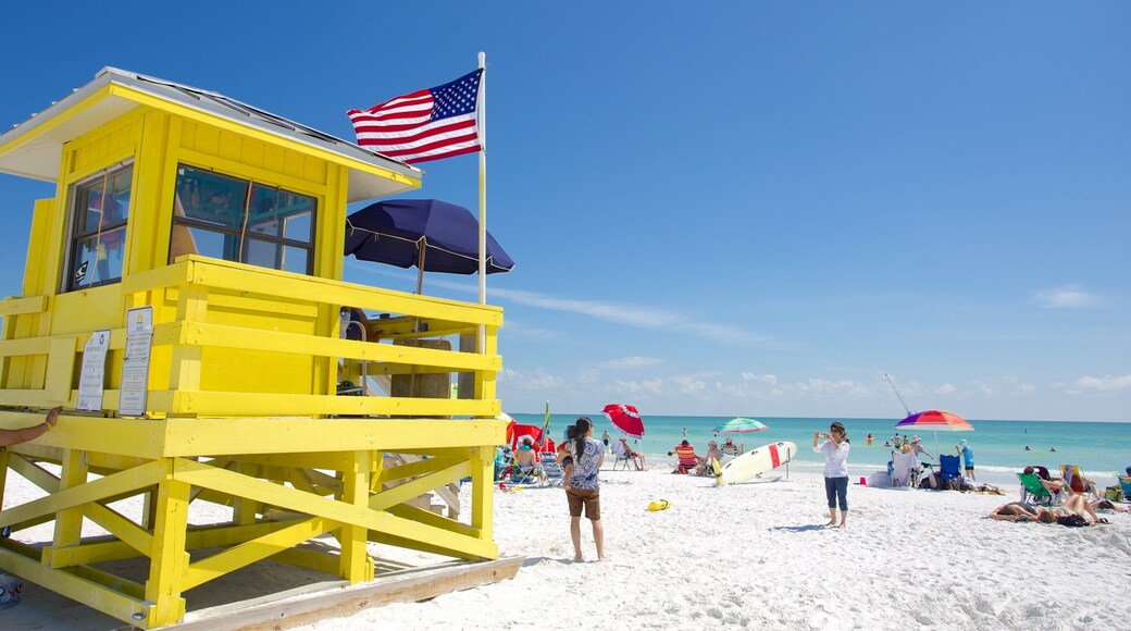 Siesta Key Public Beach mostrando una playa de arena