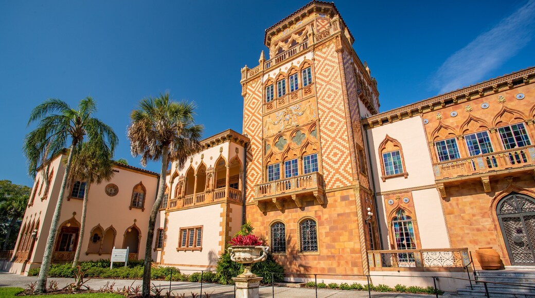 Caâ dâZan showing heritage architecture