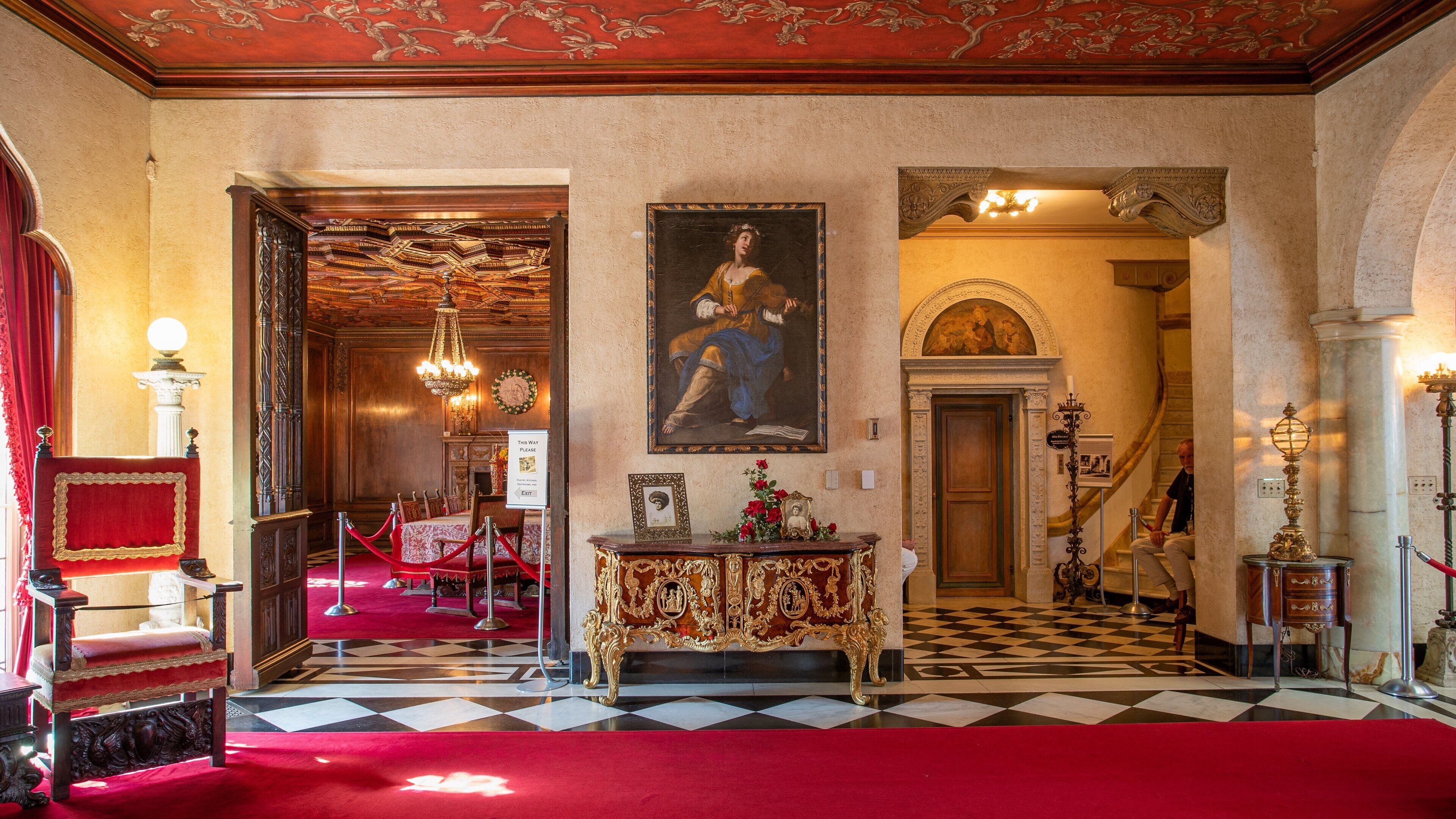 Ca’ d’Zan featuring art, interior views and heritage elements