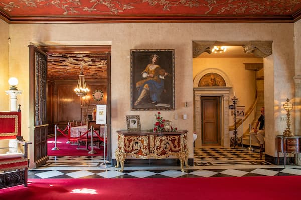 Ca’ d’Zan featuring art, interior views and heritage elements