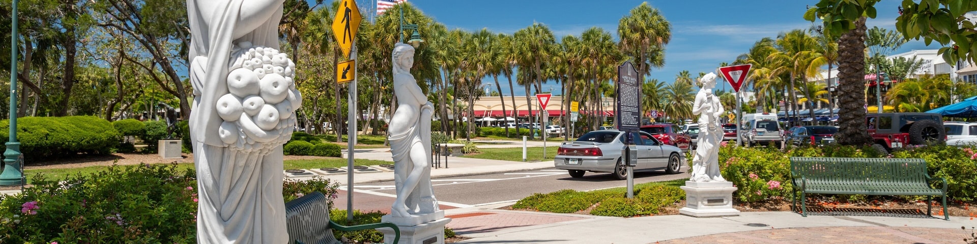 St. Armands Circle showing a statue or sculpture and a park