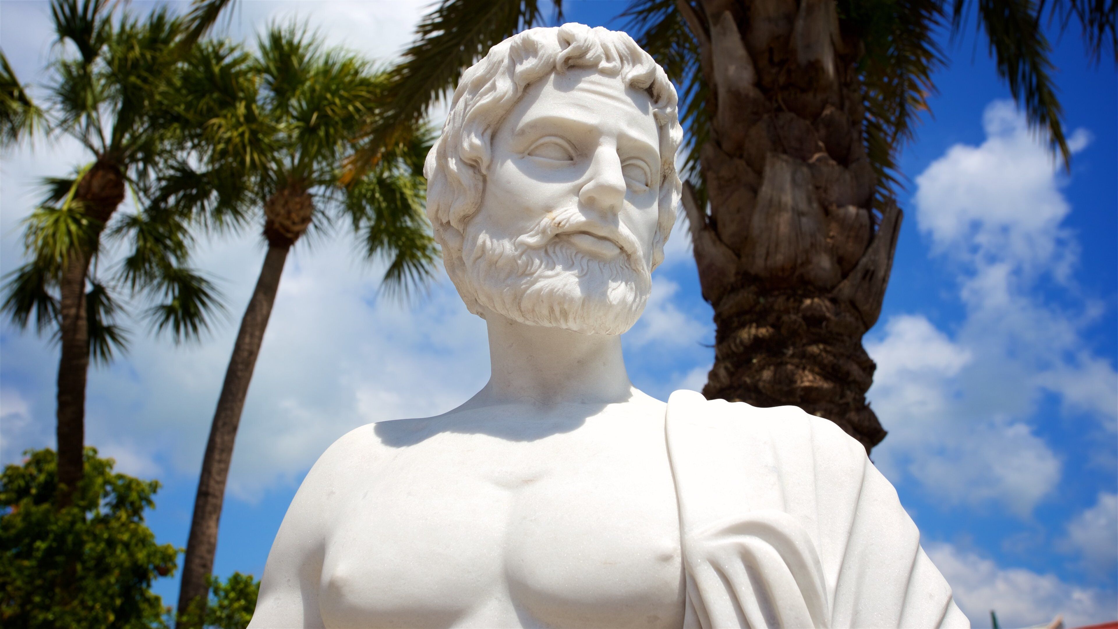 St. Armands Circle showing a statue or sculpture