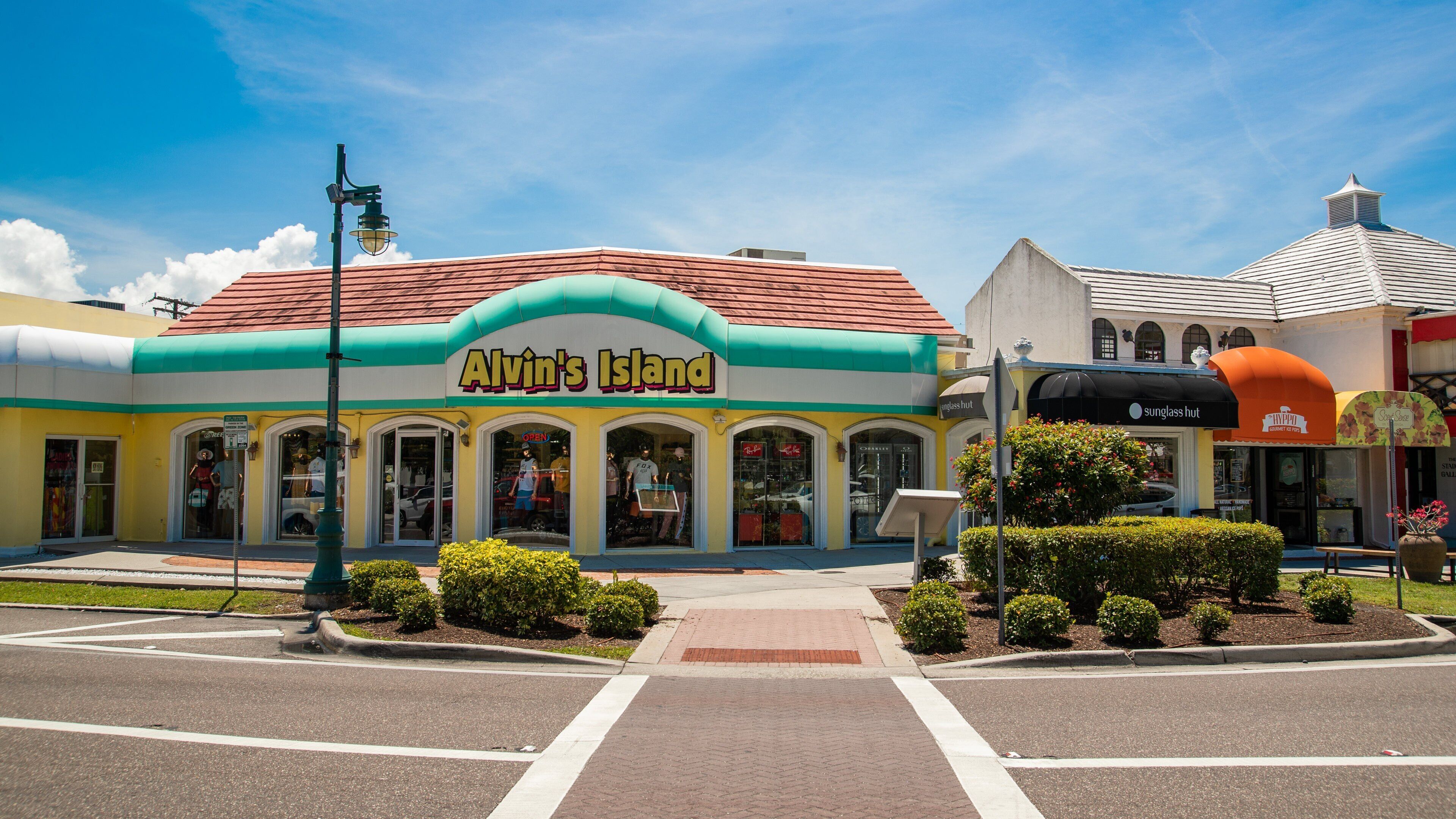 St. Armands Circle showing signage