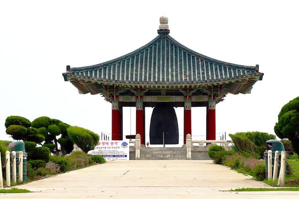 San Pedro (Los Angeles), California: Korean Friendship Bell located in Angels Gate Park, San Pedro district of Los Angeles