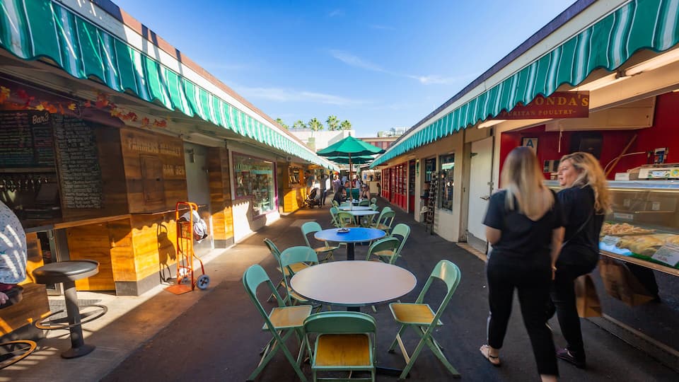 Farmers Market featuring street scenes as well as a couple