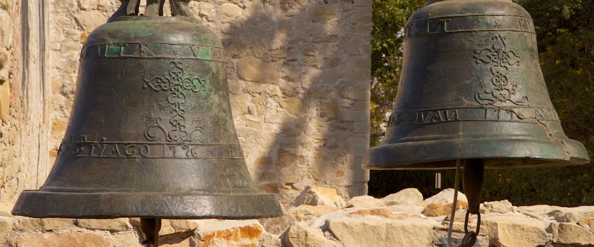 Mission San Juan Capistrano trong đó bao gồm tôn giáo