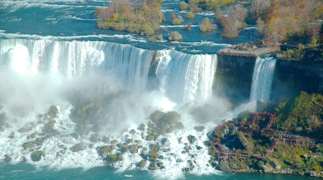 Bridal Veil Falls montrant cascade