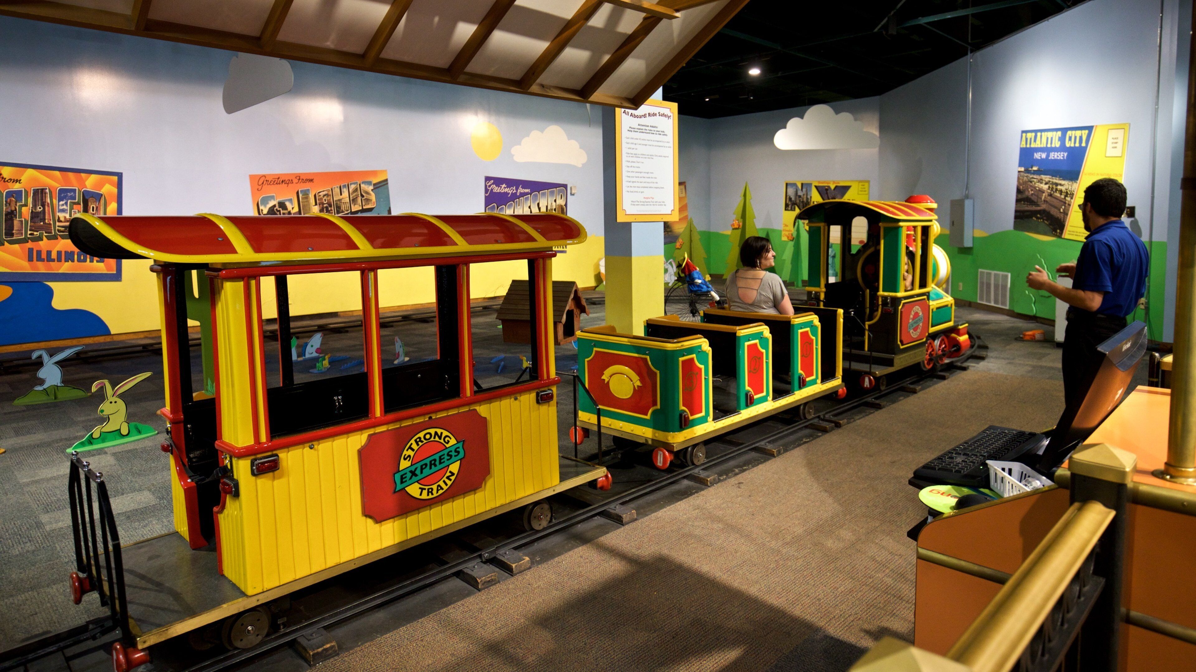 스트롱 을 보여주는 실내 전경 과 철도 물품