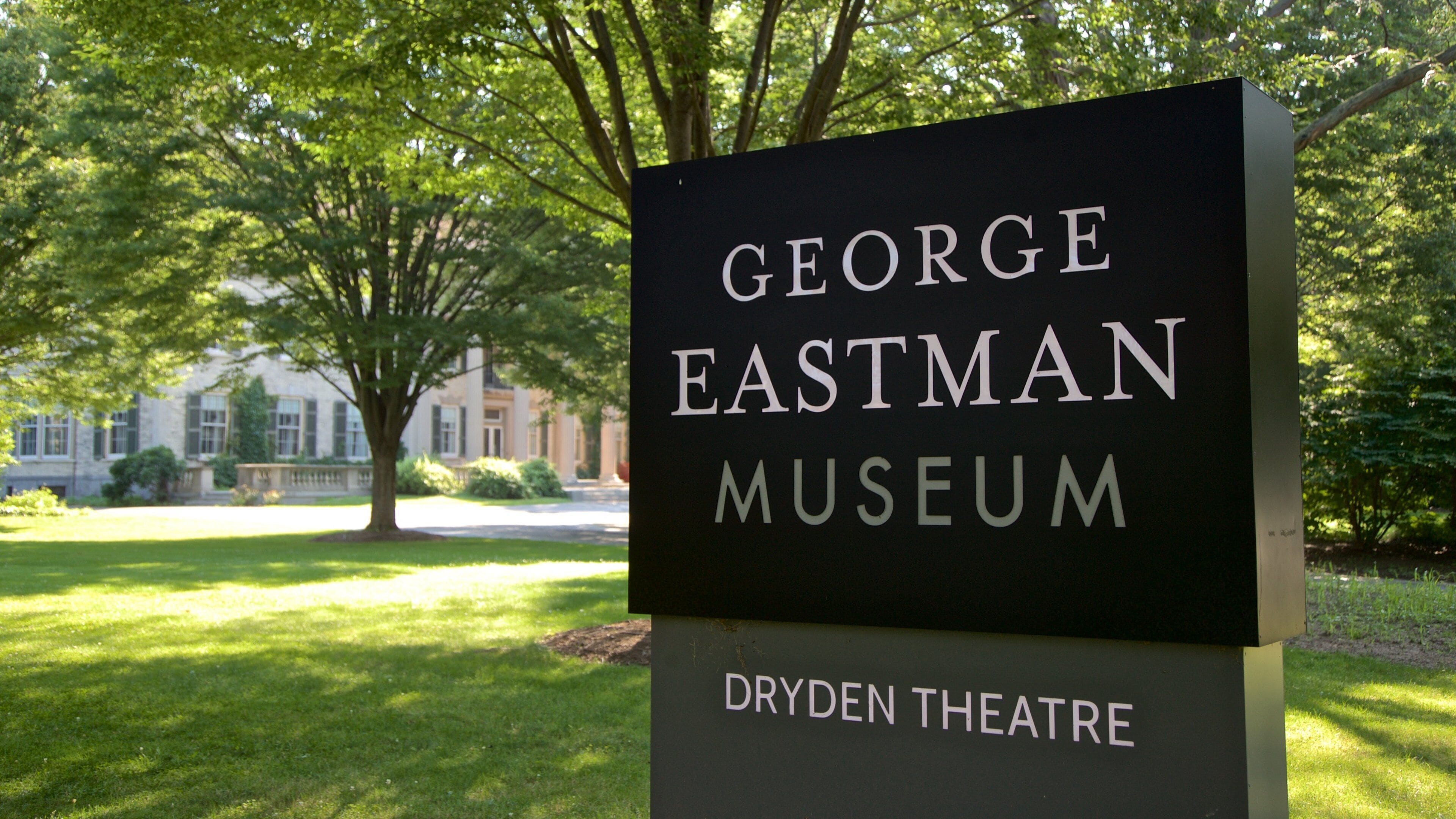 Señal del Museo George Eastman en Dryden Theatre.