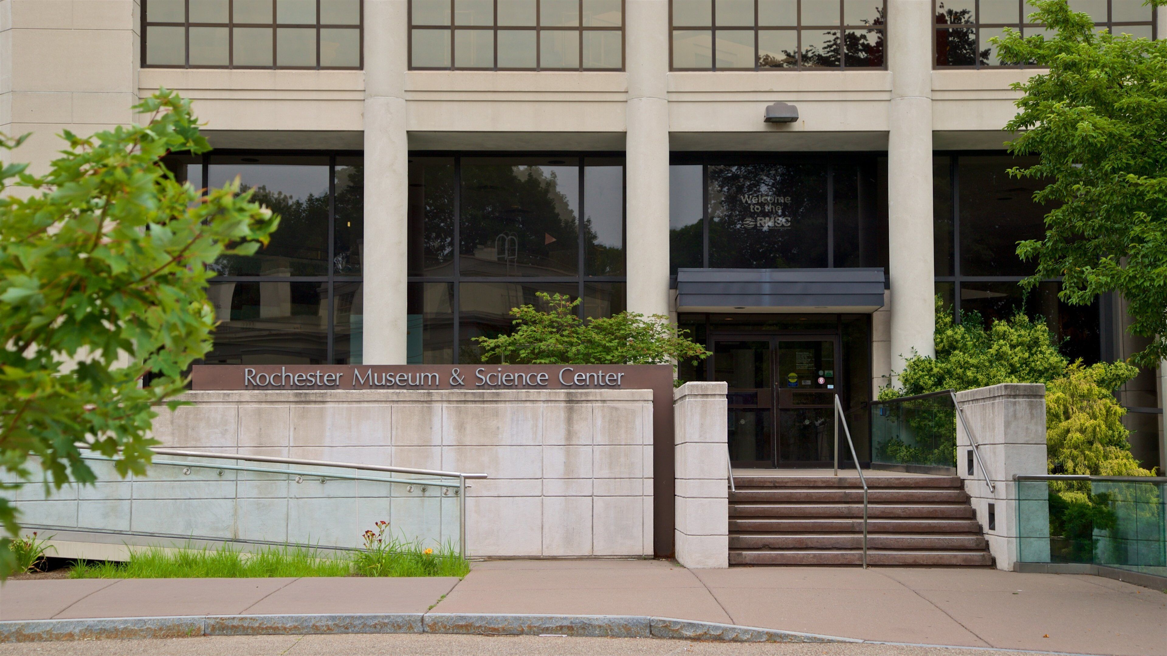 Rochester museum og vitenskapssenter fasiliteter samt skilt