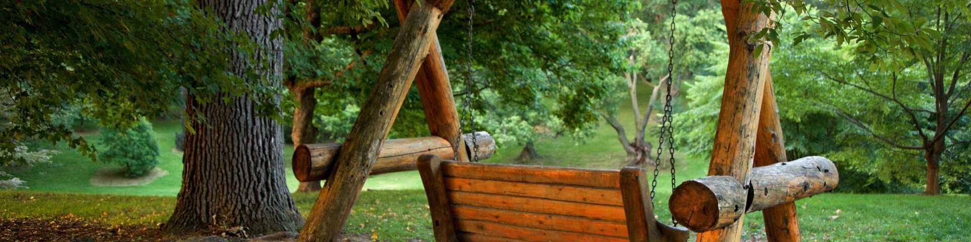 Highland Park showing a garden