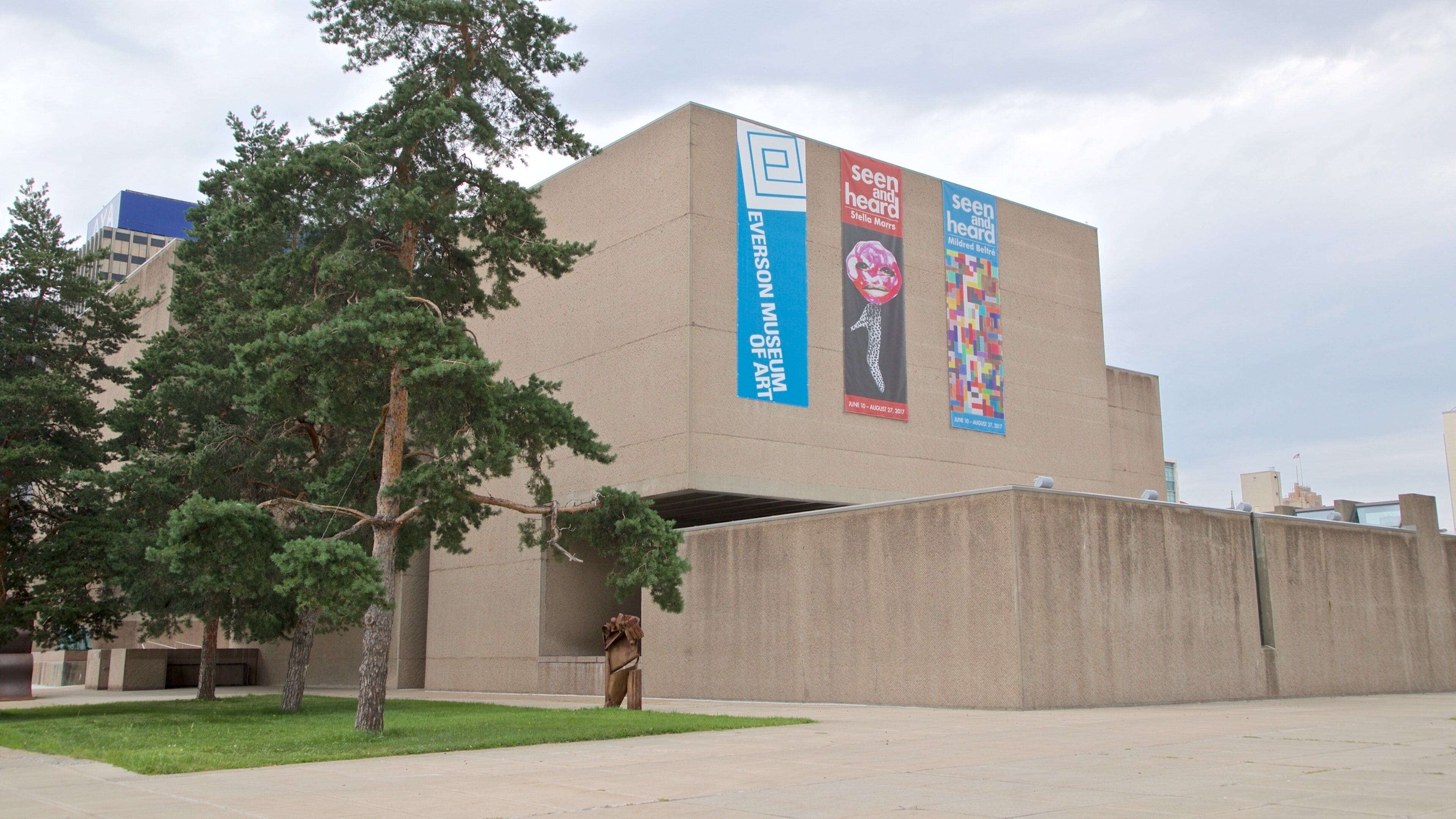 Everson Museum of Art showing modern architecture and signage