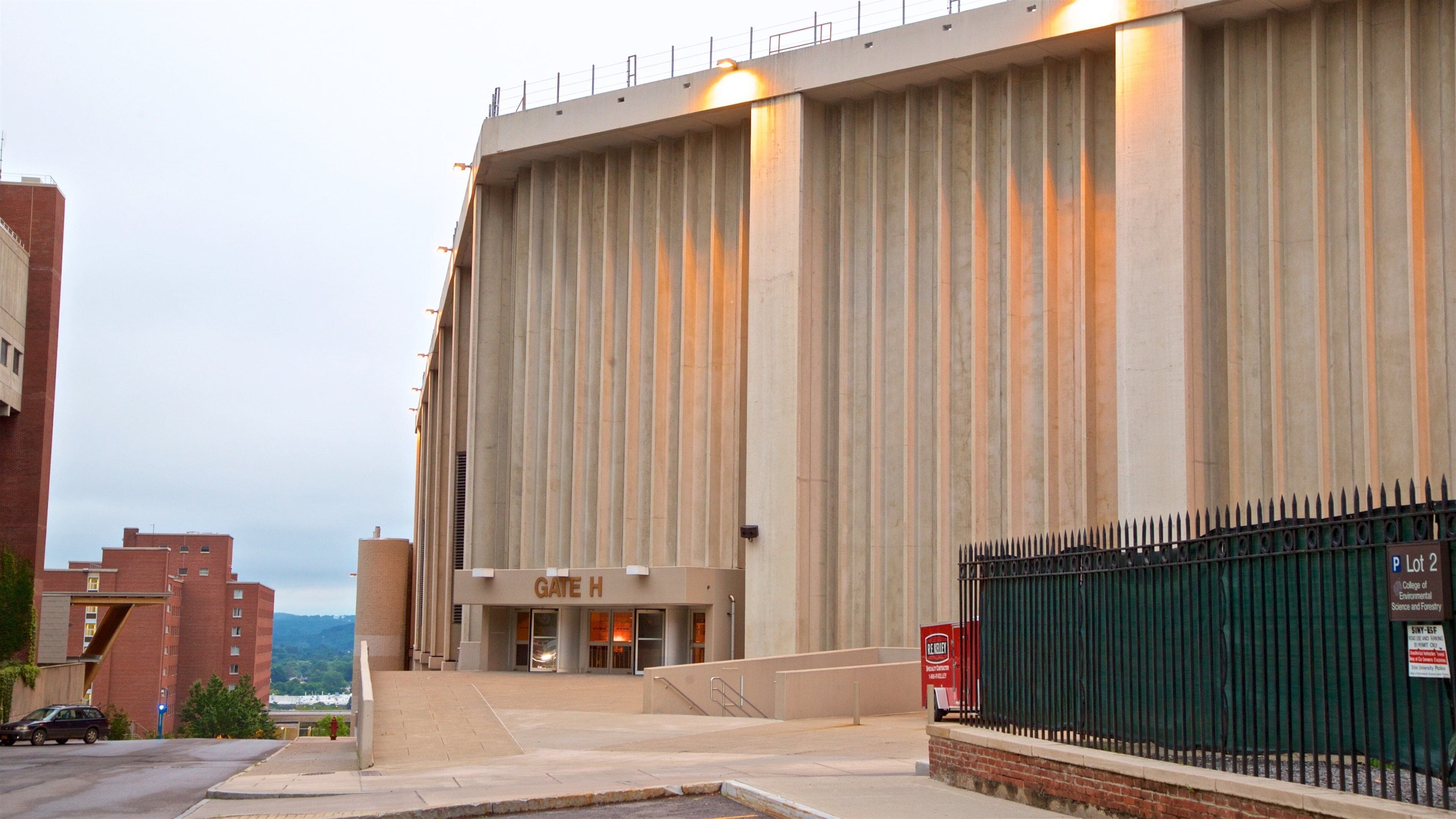 Carrier Dome featuring modern architecture