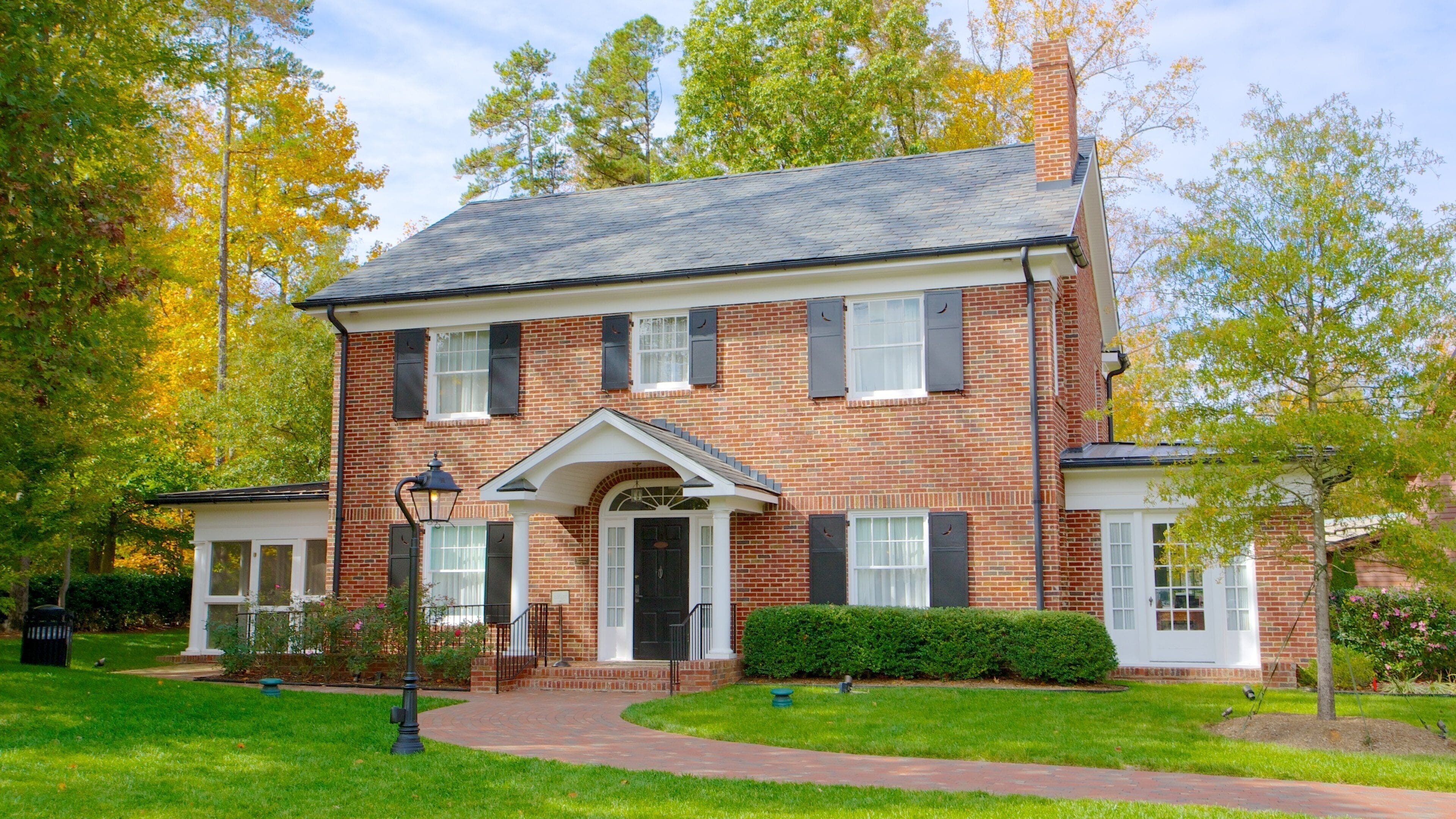 Billy Graham Library featuring heritage architecture and autumn colours