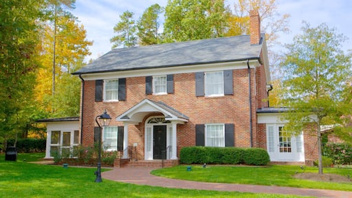 Billy Graham Library featuring heritage architecture and autumn colours