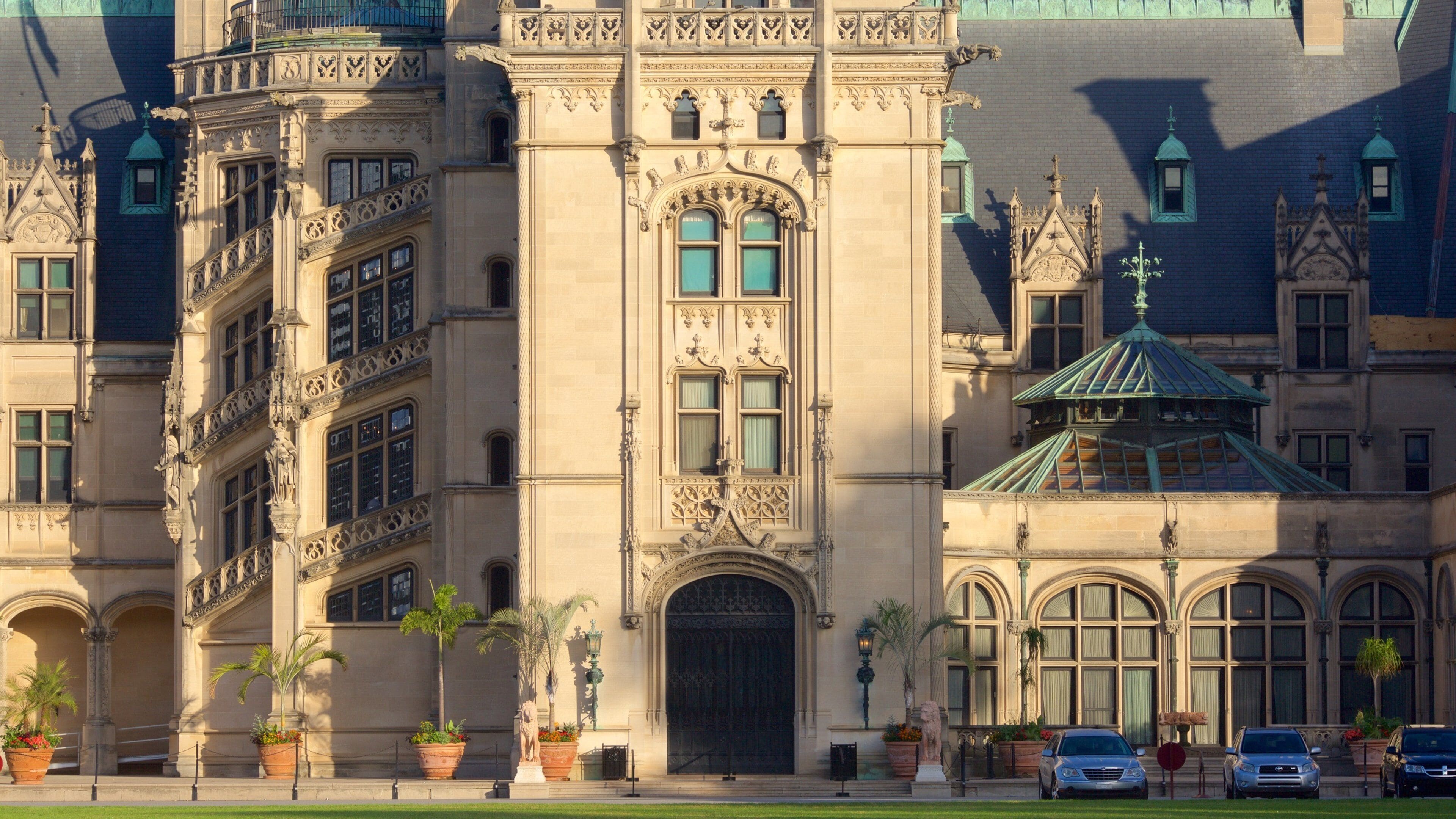 Biltmore Estate which includes heritage architecture, a castle and heritage elements