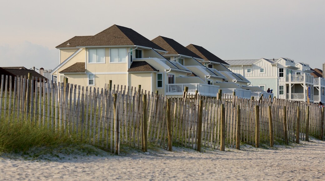 Wrightsville Beach montrant vues littorales, plage et maison