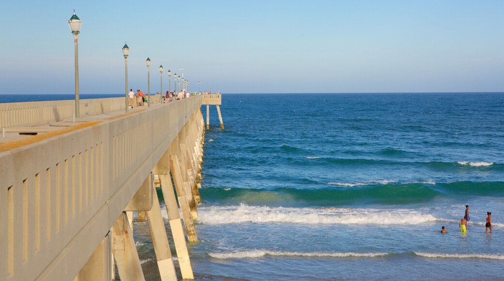 ライツビル ビーチ フィーチャー 海岸線の眺め と ビーチ 及び 少数の人々