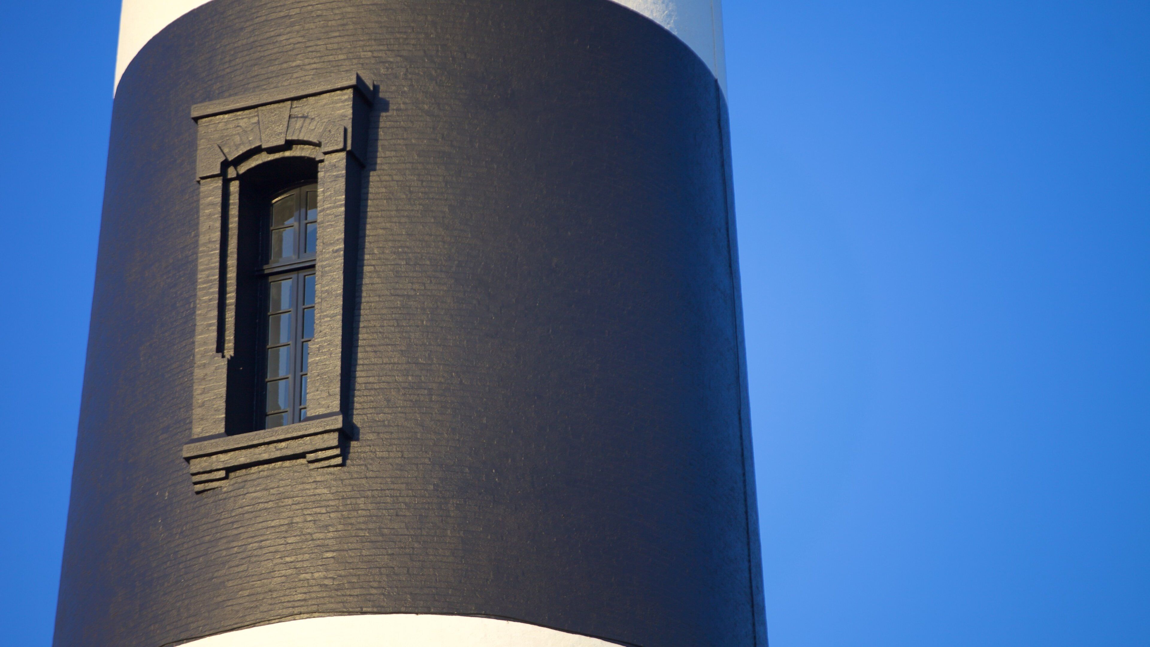 Bodie Island Lighthouse que incluye un faro