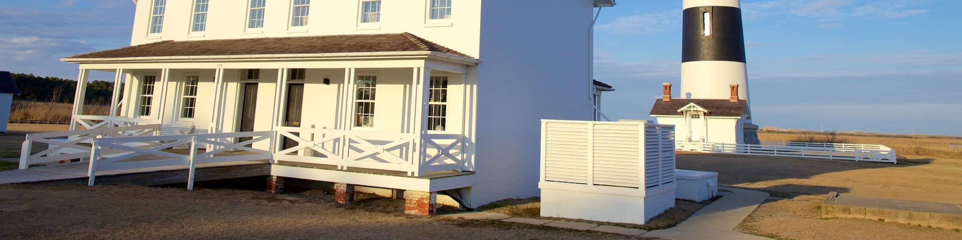 Bodie Island Lighthouse ofreciendo un faro