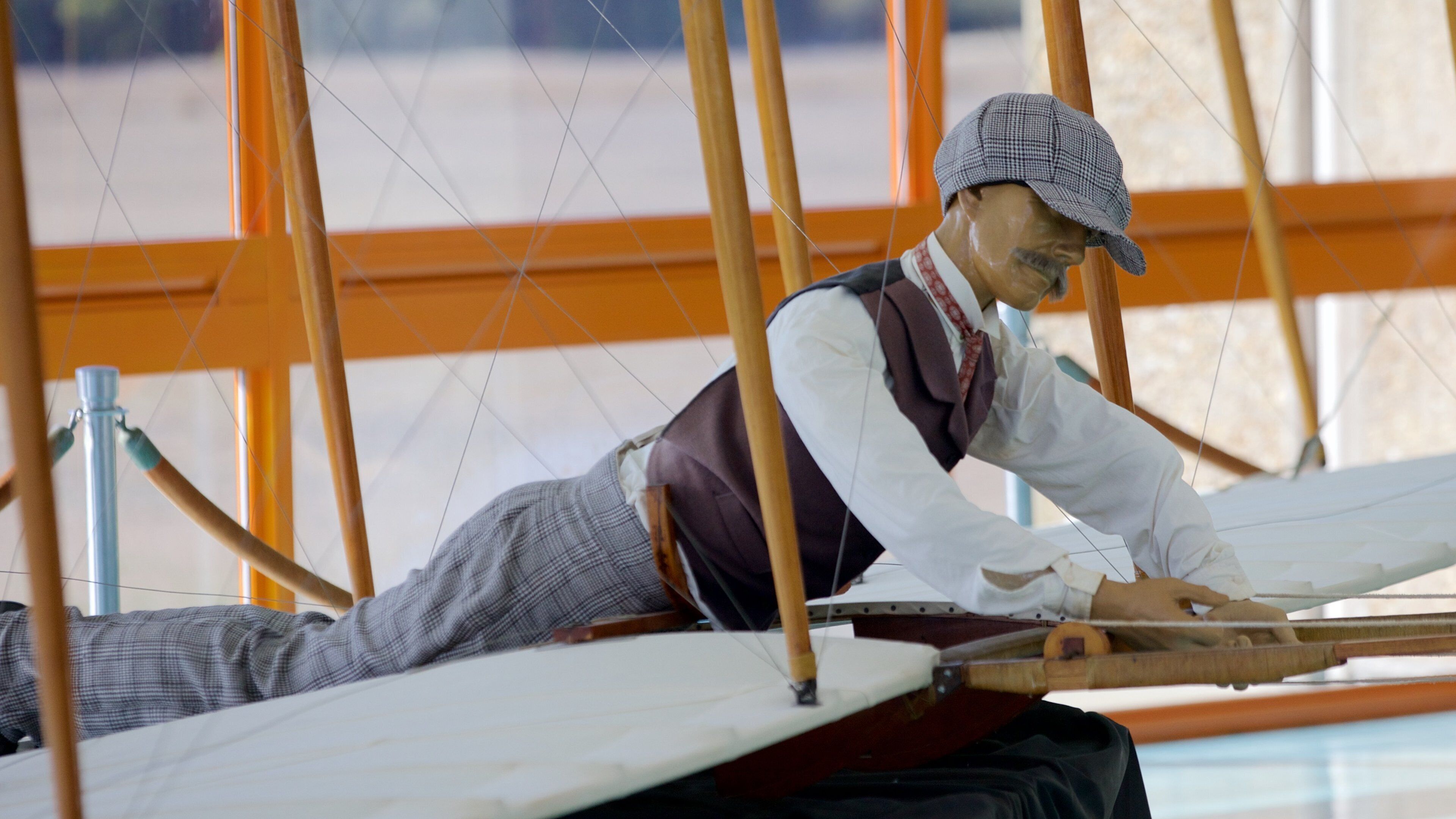 Wright Brothers National Memorial ofreciendo un monumento