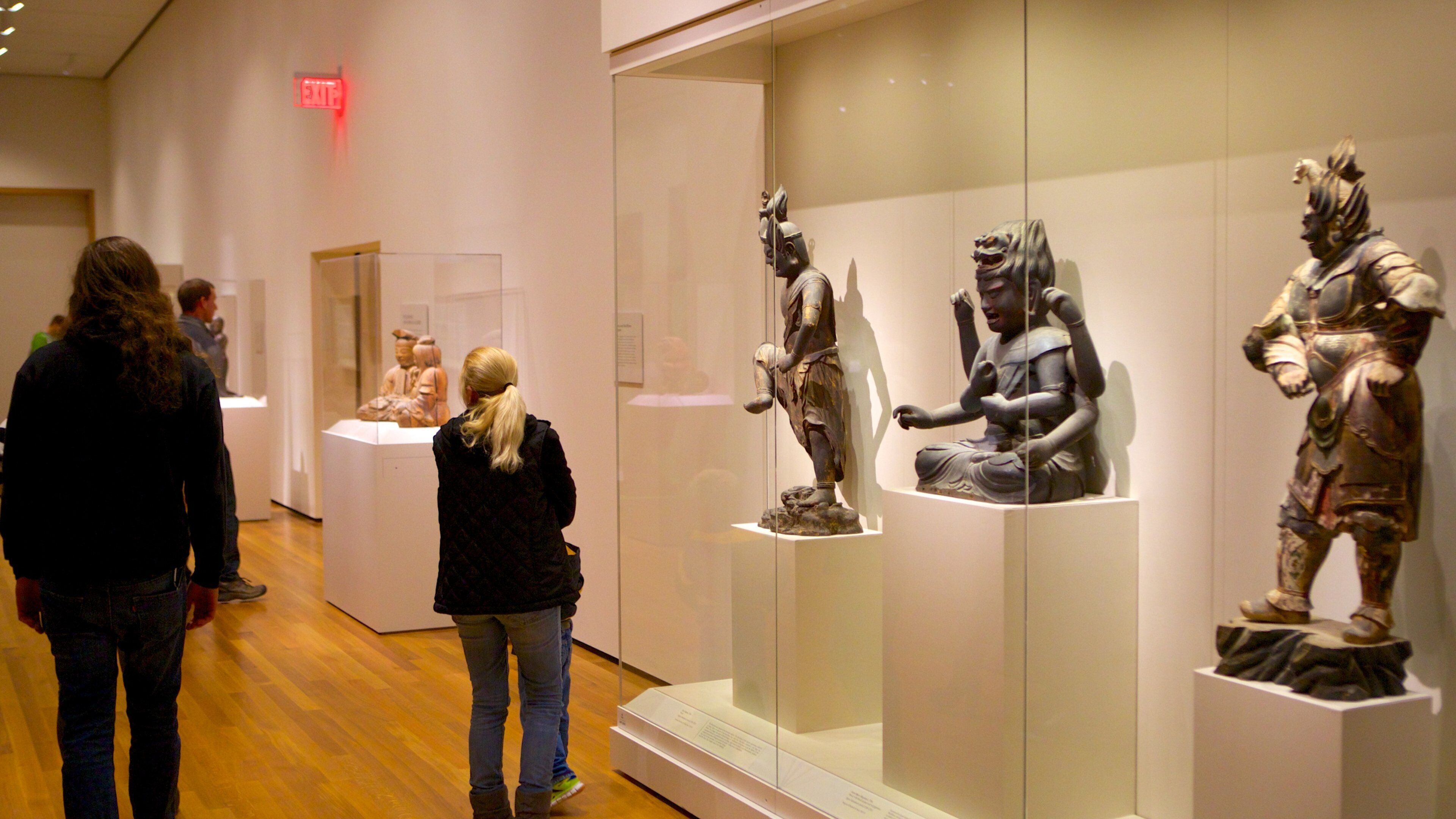 Cleveland Museum of Art welches beinhaltet Kunst und Innenansichten