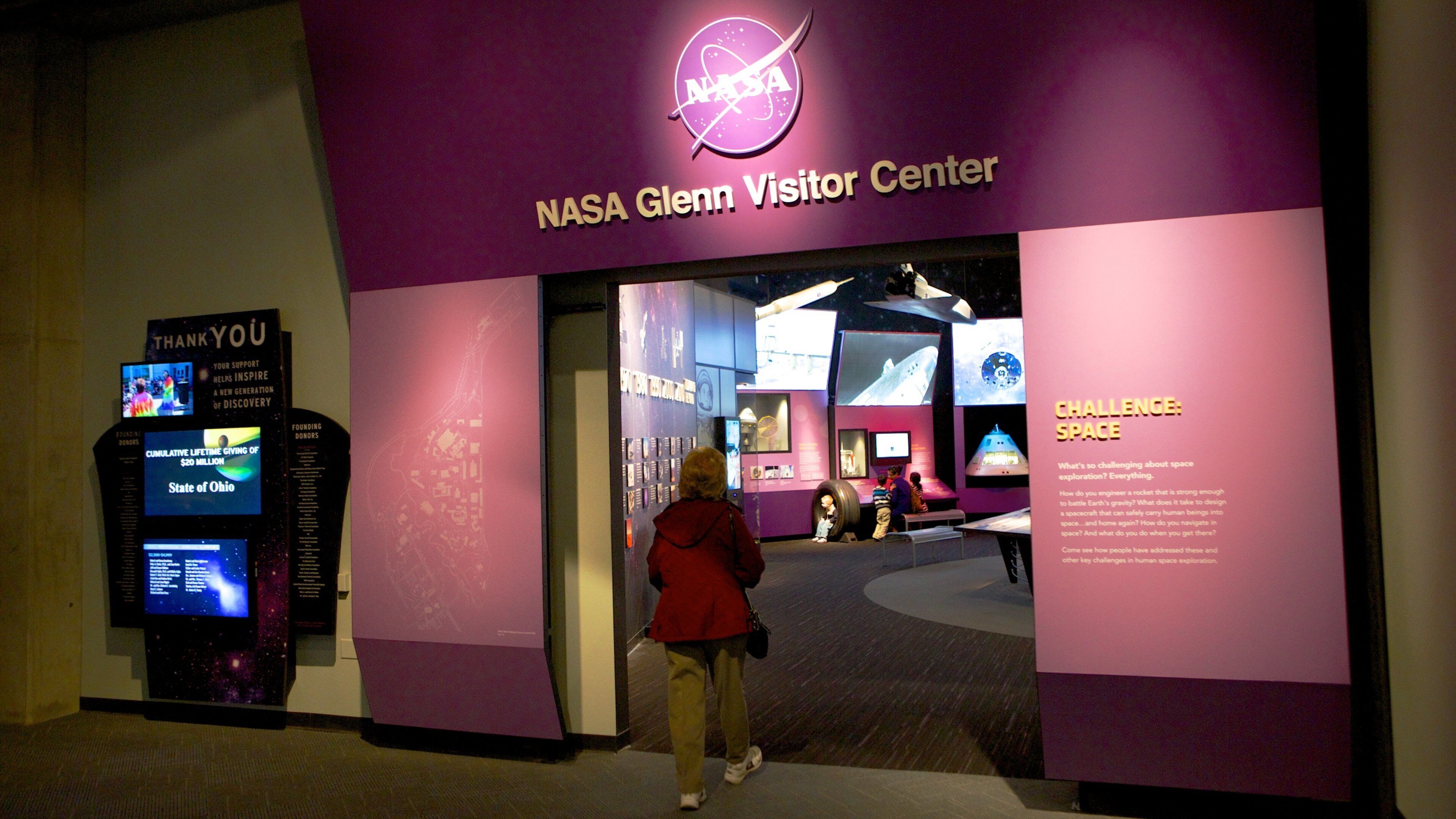 Great Lakes Science Center montrant signalisation et vues intérieures