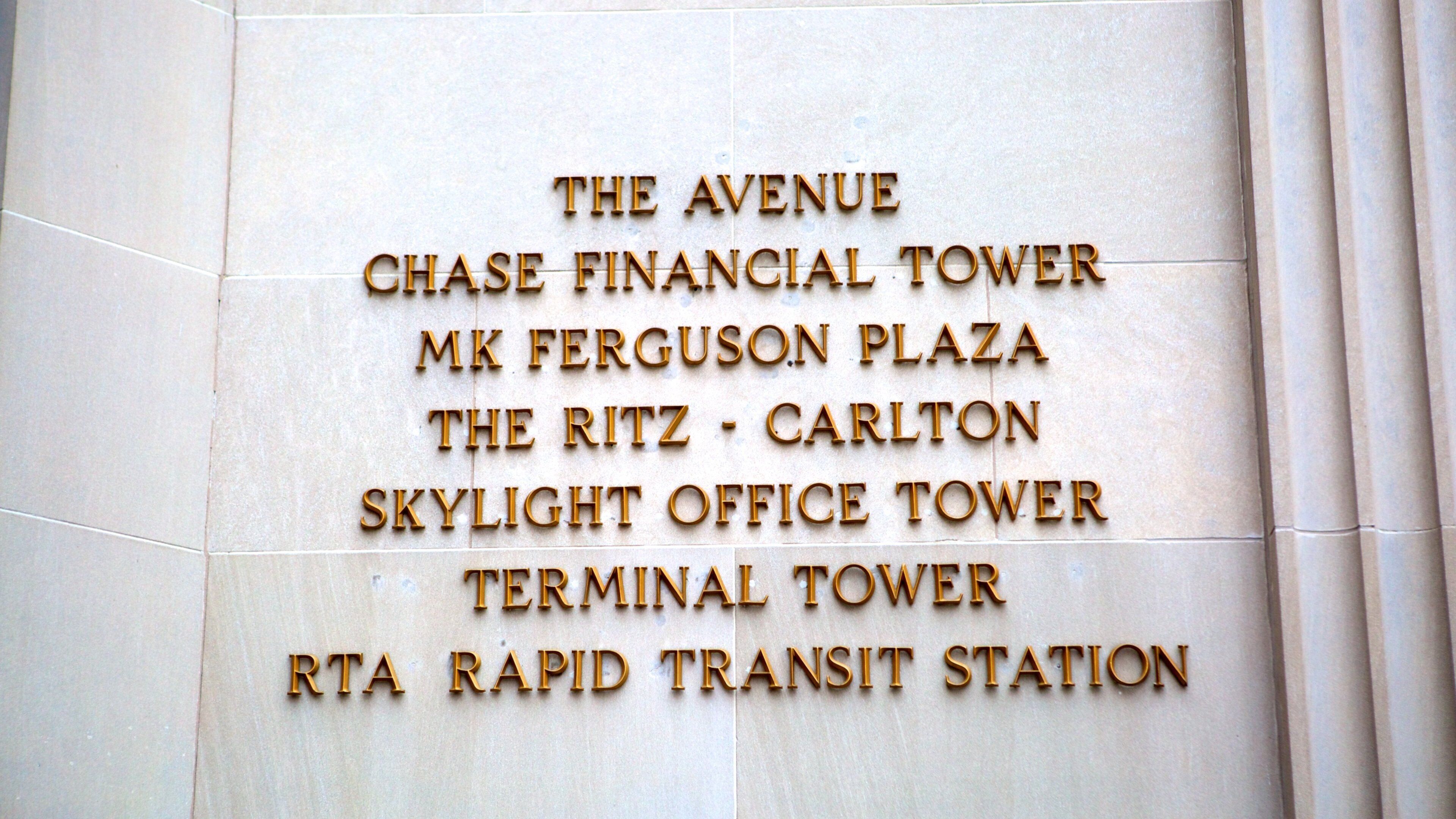 Terminal Tower que incluye señalización