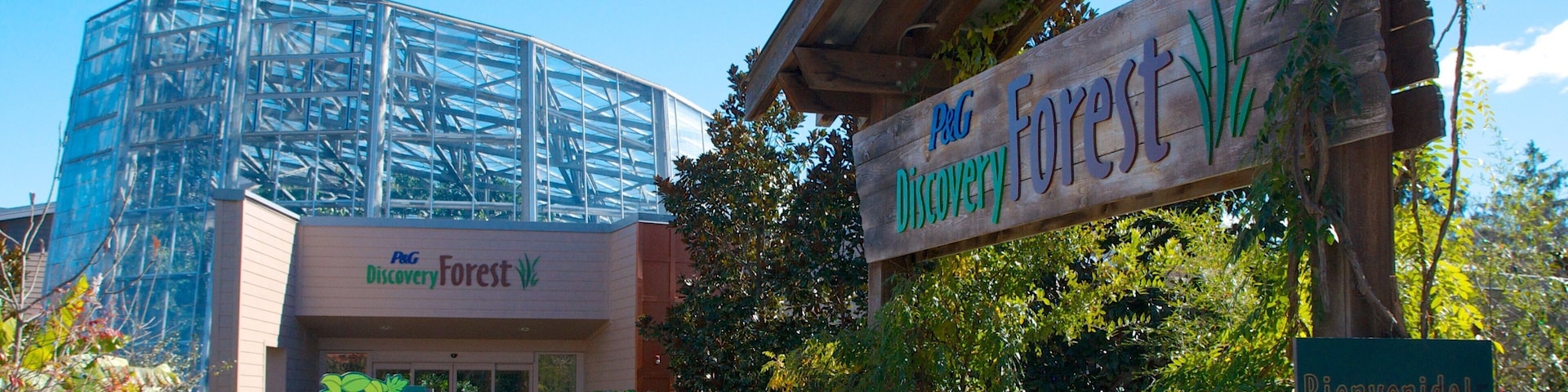 Cincinnati Zoo and Botanical Garden which includes a garden and zoo animals