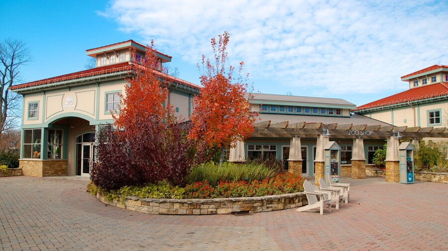 Cincinnati Zoo and Botanical Garden featuring a city, heritage architecture and a garden