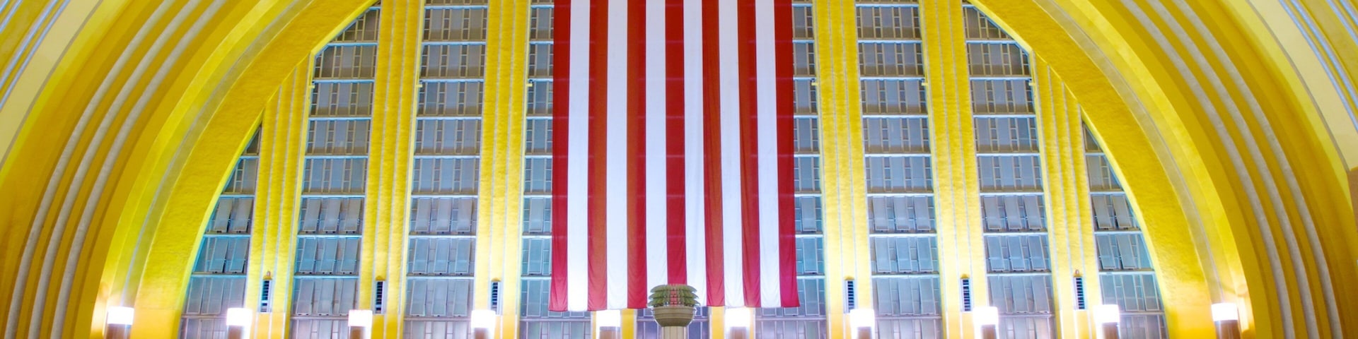 Cincinnati Museum Center at Union Terminal que incluye vistas de interior