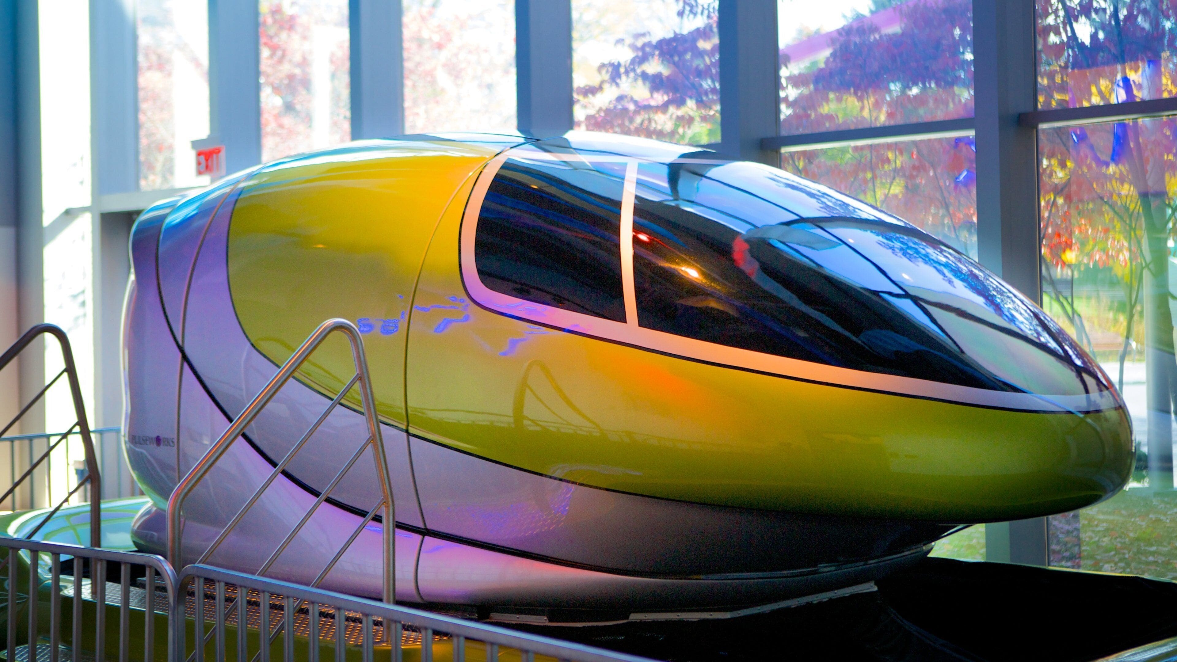 COSI mostrando aeronave y vistas interiores