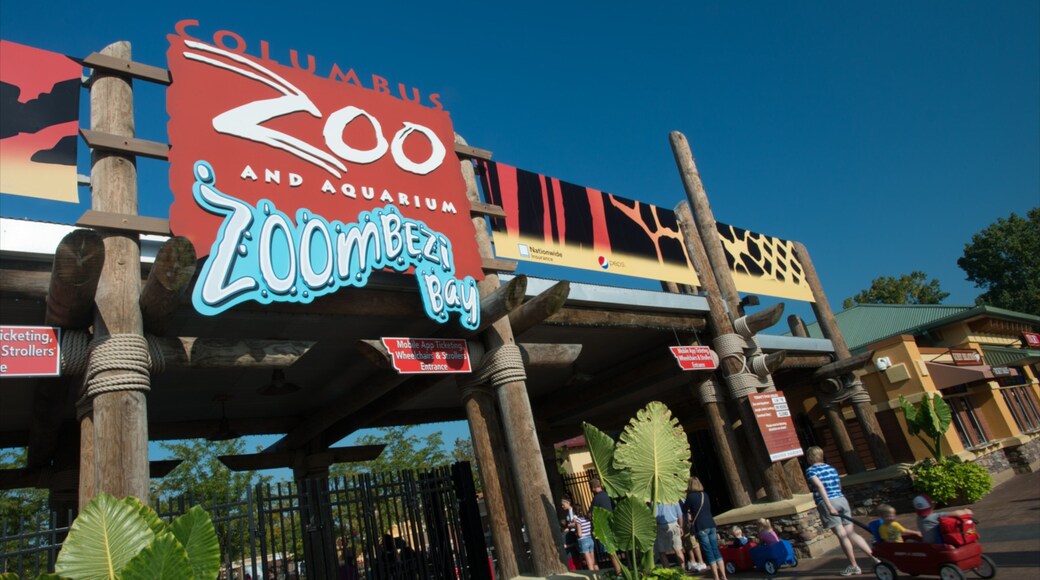 Columbus Zoo and Aquarium showing zoo animals and signage