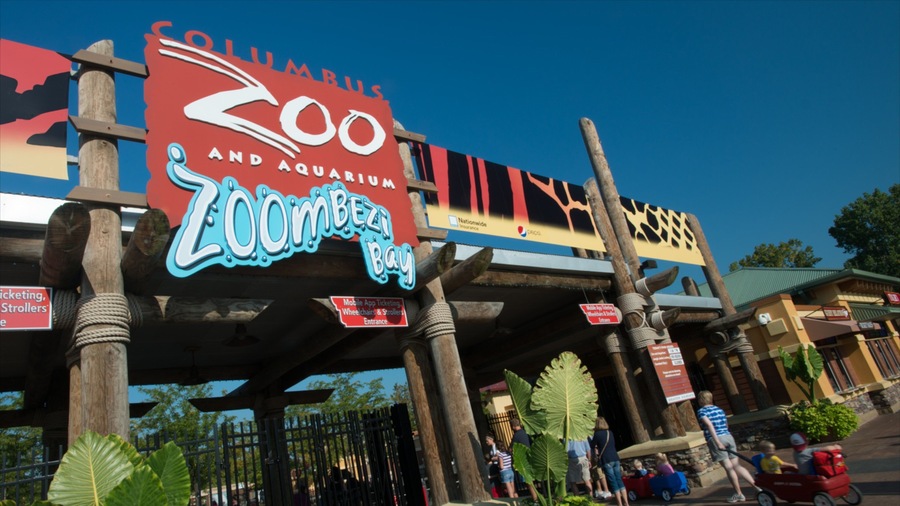 Columbus Zoo and Aquarium which includes zoo animals and signage